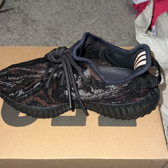 Adidas Yeezy 350 V2 MX Rock - Picture 5 of 12